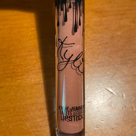🎉HP🎉Kylie Jenner Matte Lip Kit One Wish 👄 - Picture 7 of 16